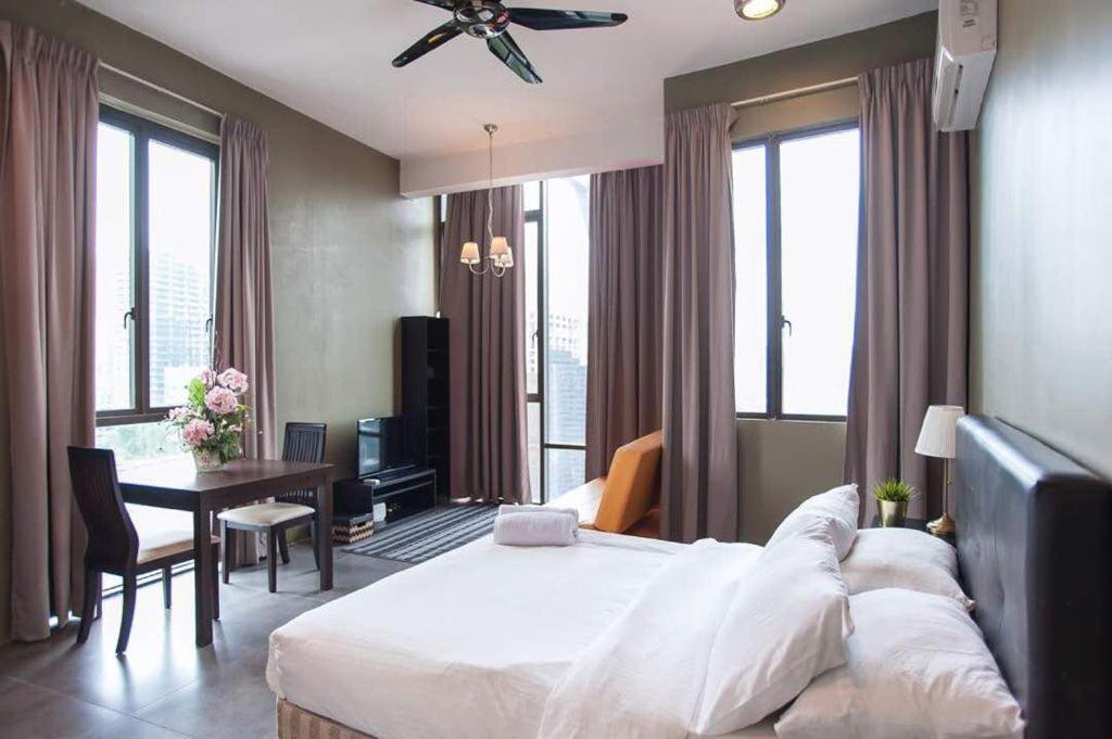 Empihaus 001 Empire Damansara Apartment Petaling Jaya Luaran gambar